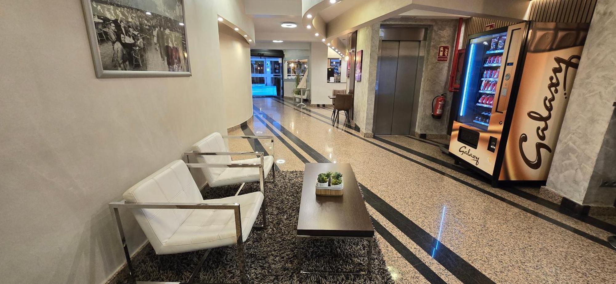 Hotel Nuevo Triunfo Барселона Екстер'єр фото